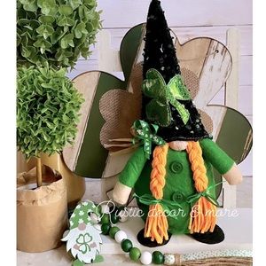 🍀St. Patrick’s Day Girl Gnome  And Garland Decor